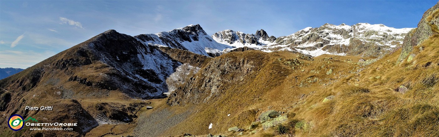 28 Vista in (da sx) sui monti Foppa, Triomen, Valletto, Ponteranica.jpg